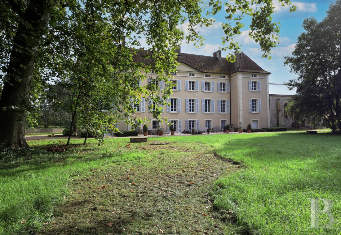 En Bourgogne, au sud de Beaune, un château affilié aux grands vignobles et à la permaculture - photo  n°44